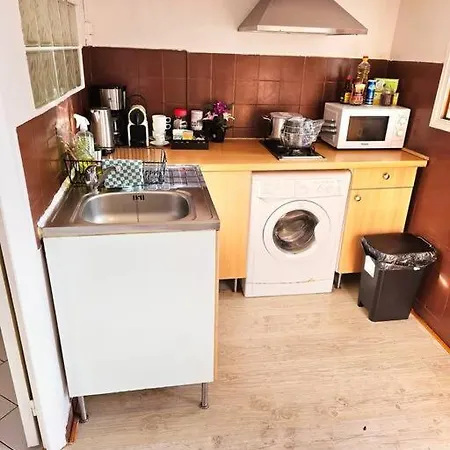 Apartment A Proximite De La Gare Du Rer B Le Guichet ,paris Saclay